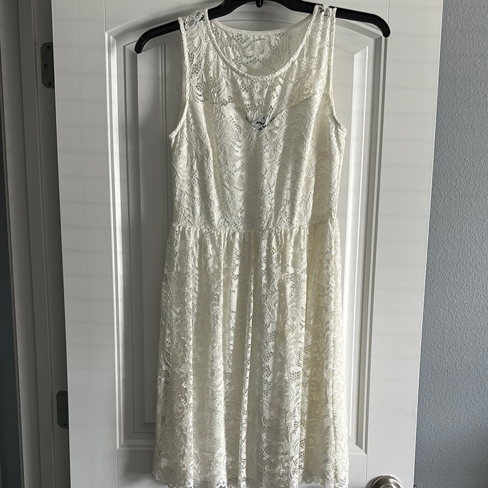 Elegant Lace Sleeveless Dress